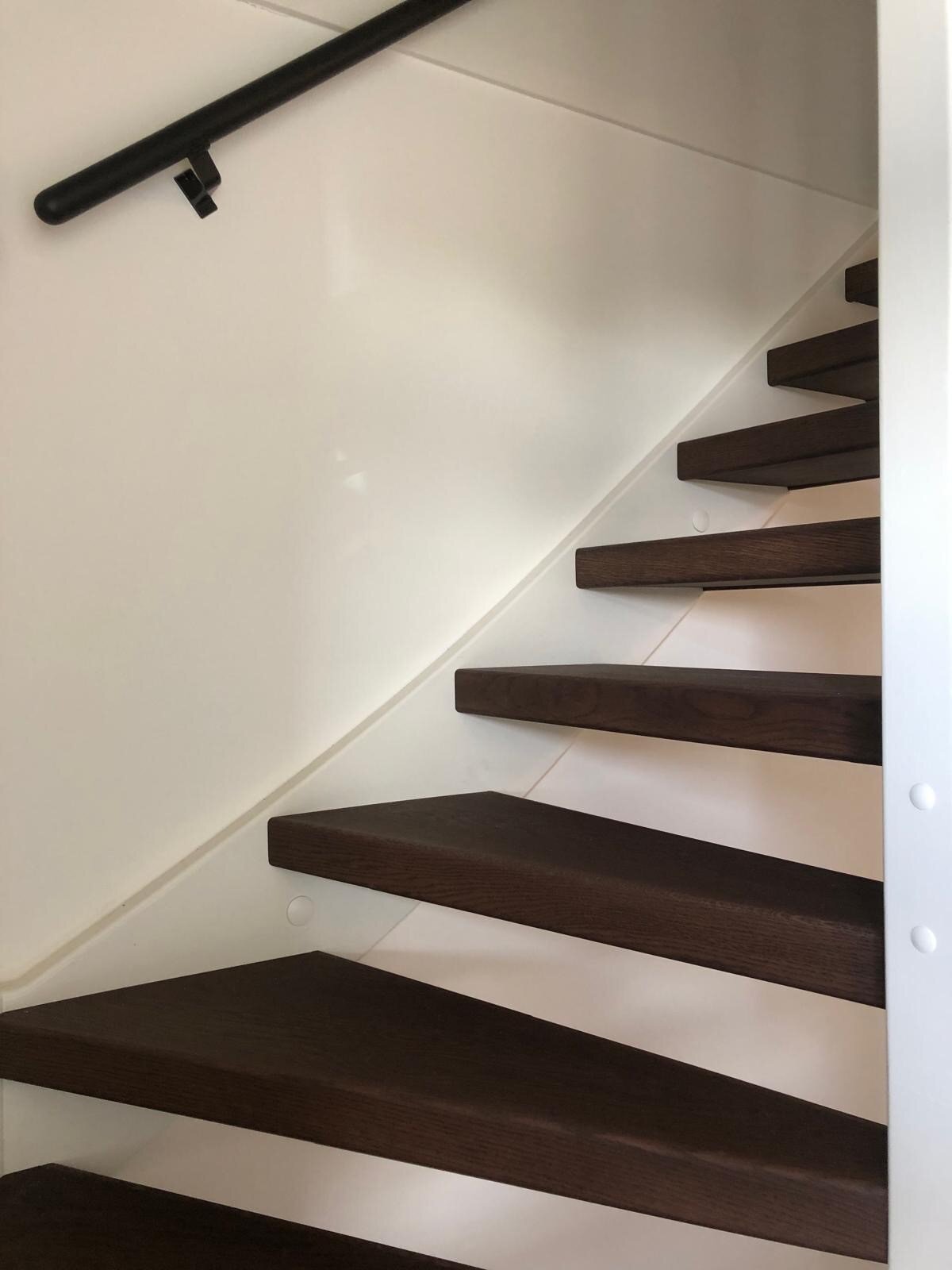 Eiken traprenovatie open trap rondom met eiken met Z-trap.jpg