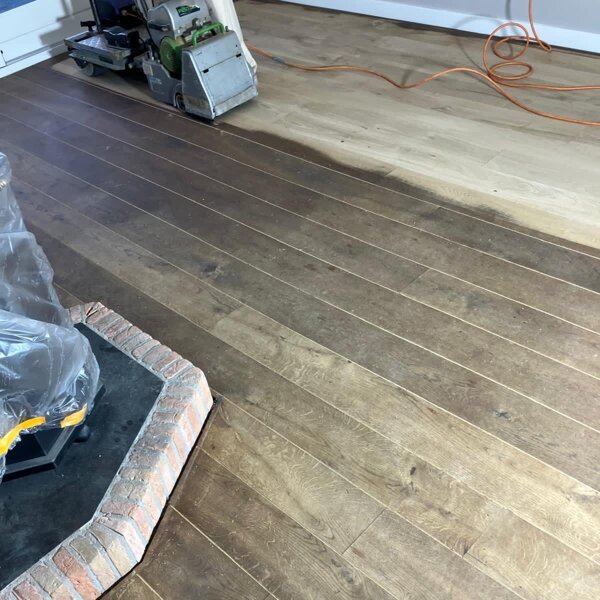 Geleefde eikenhouten vloer weer als nieuw in Zaltbommel.jpg