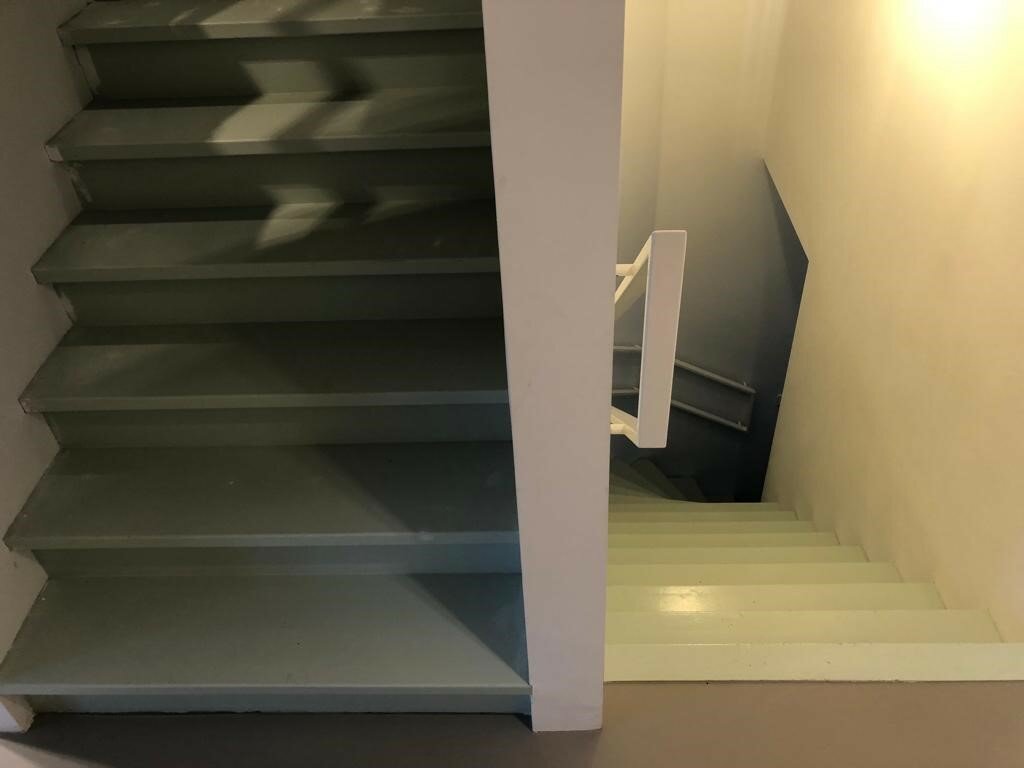 Eiken Z-trappen door traprenovatie met gietvloer.jpg