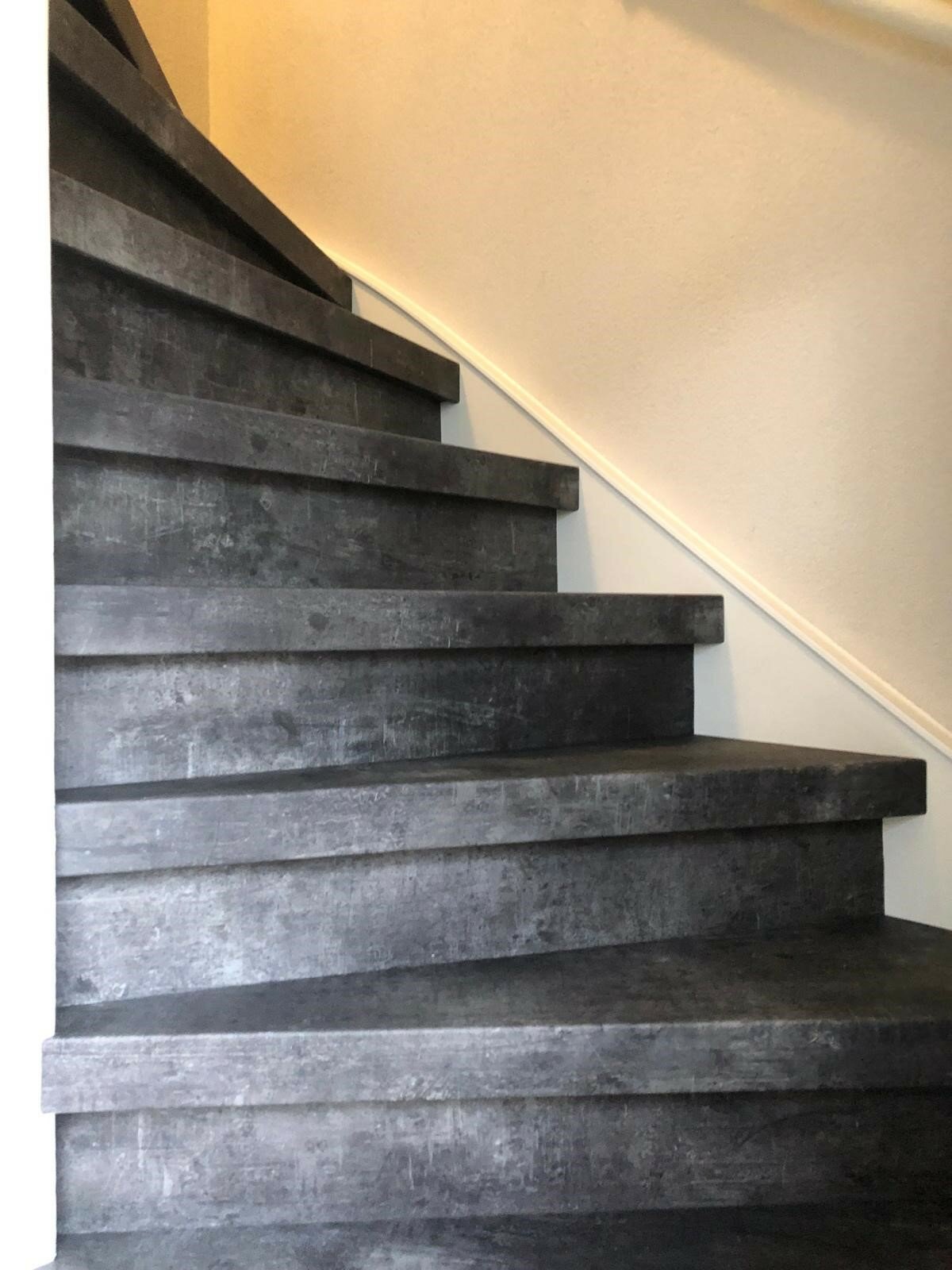 Betonlook traprenovatie lederlook traprenovatie leerlook Zaltbommel Den Bosch.jpg