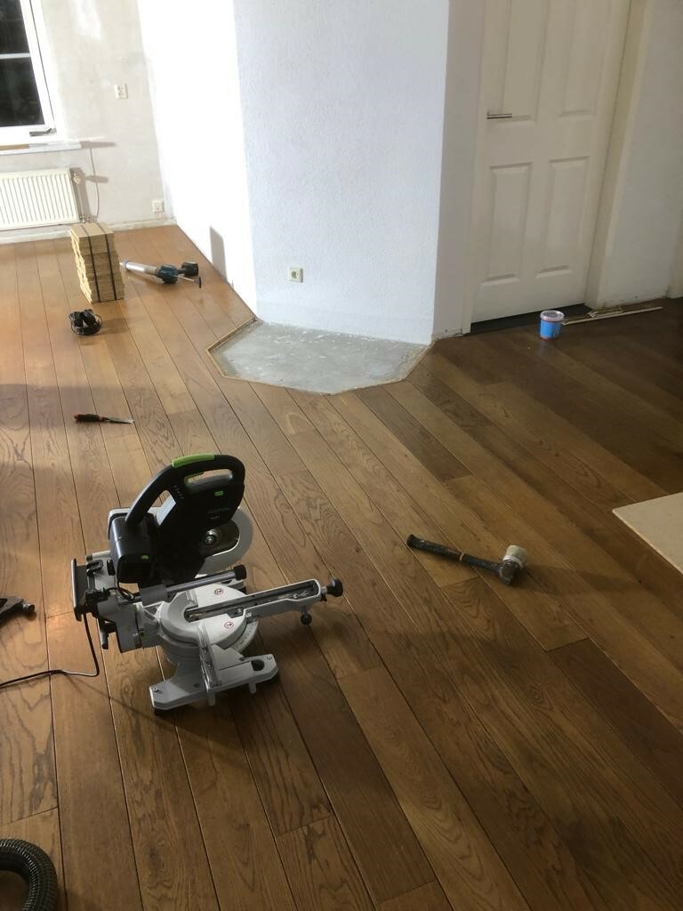 Verbouwing, bijleggen van houten vloer of parket, aanhelen van vloer, schuren en oliën Zaltbommel.jpg