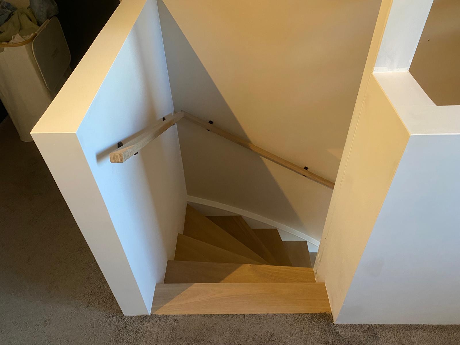 Open nieuwbouw trap wordt eiken Z-trap met muurtjes als balustrade in Berkel-Enschot.JPG