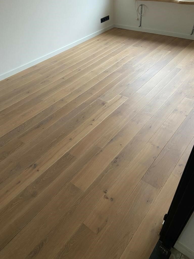 Vloer weer nieuw na schuren en oliën houten vloer schuren.jpg