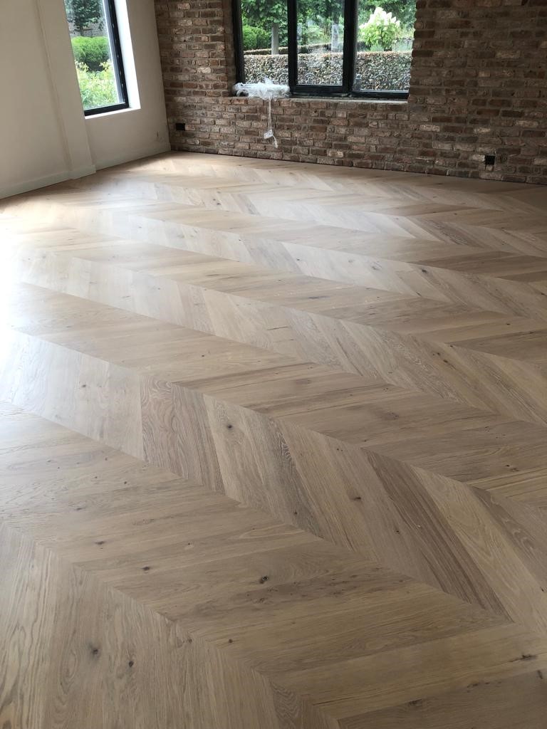 Nieuw Hongaarse punt eiken vloer Zaltbommel strak modern interieur.jpg
