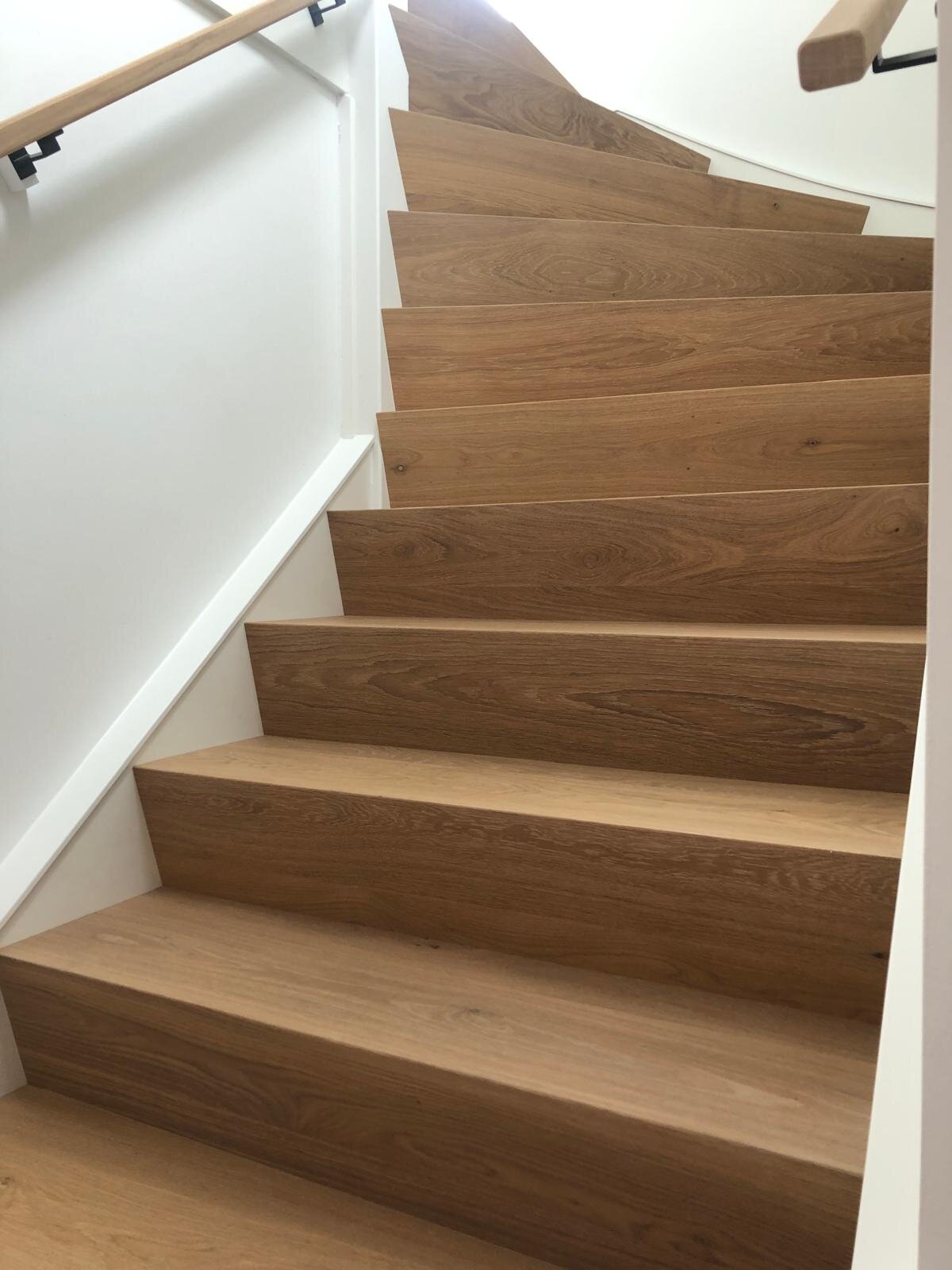 Vurenhouten nieuwbouw wordt Z-trap door traprenovatie met eiken in Waalwijk.jpg