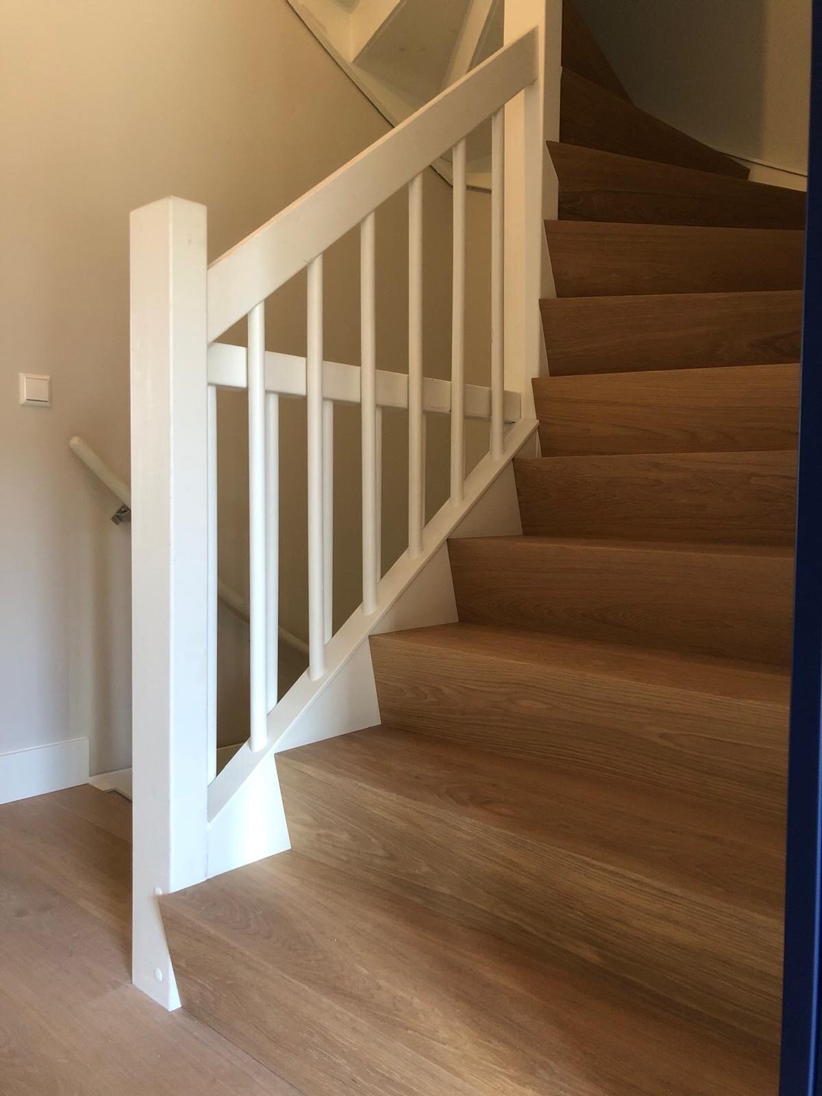 Eiken Z-trap door overzettreden, bloktrap, traprenovatie met eiken Z-overzettreden Utrecht.jpg