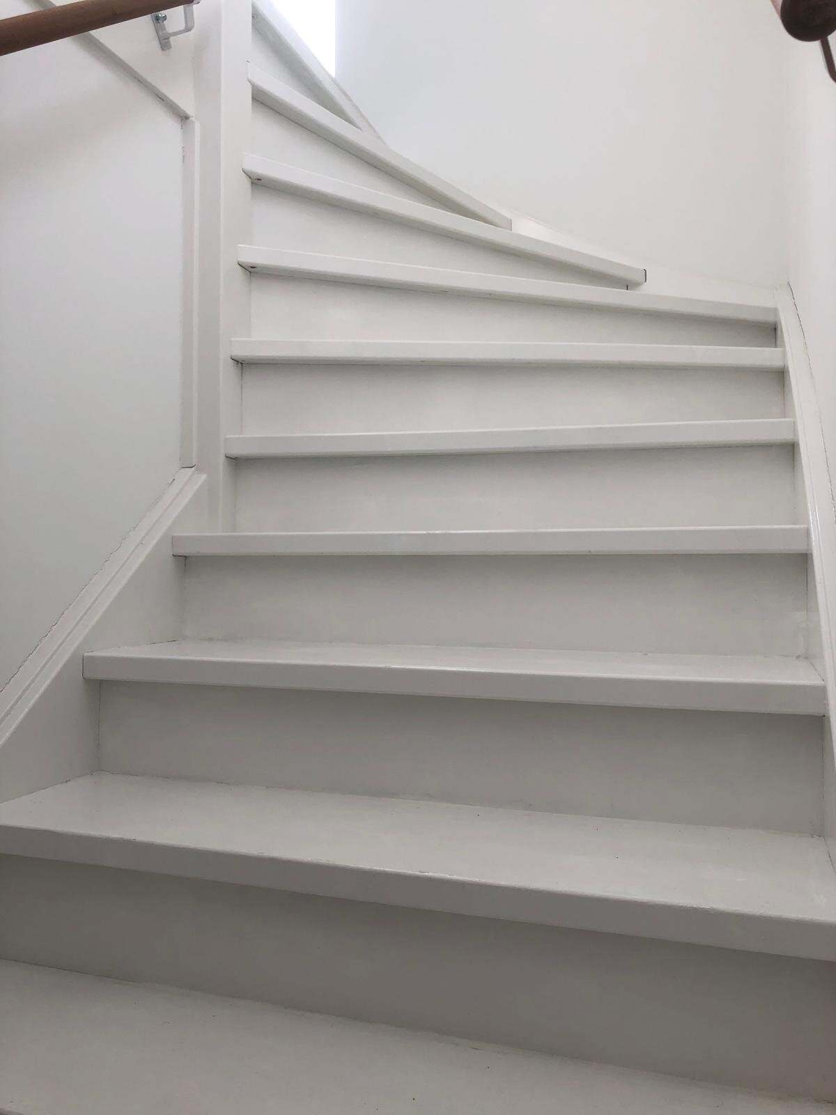 Nieuwbouwwoning met bouwtrap wordt eiken Z-trap.jpg