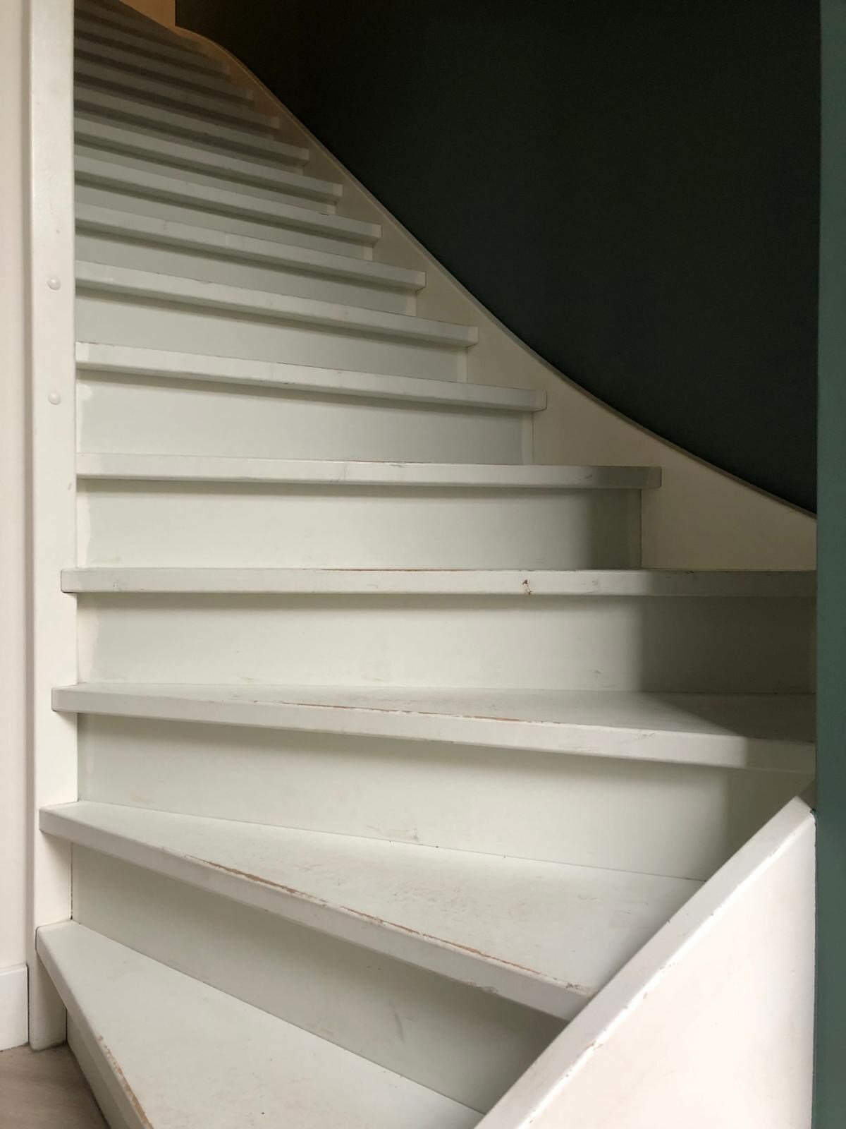 Eiken Z-trap renovatie traprenovatie door het plaatsen van overzettreden Utrecht whitewash.jpg