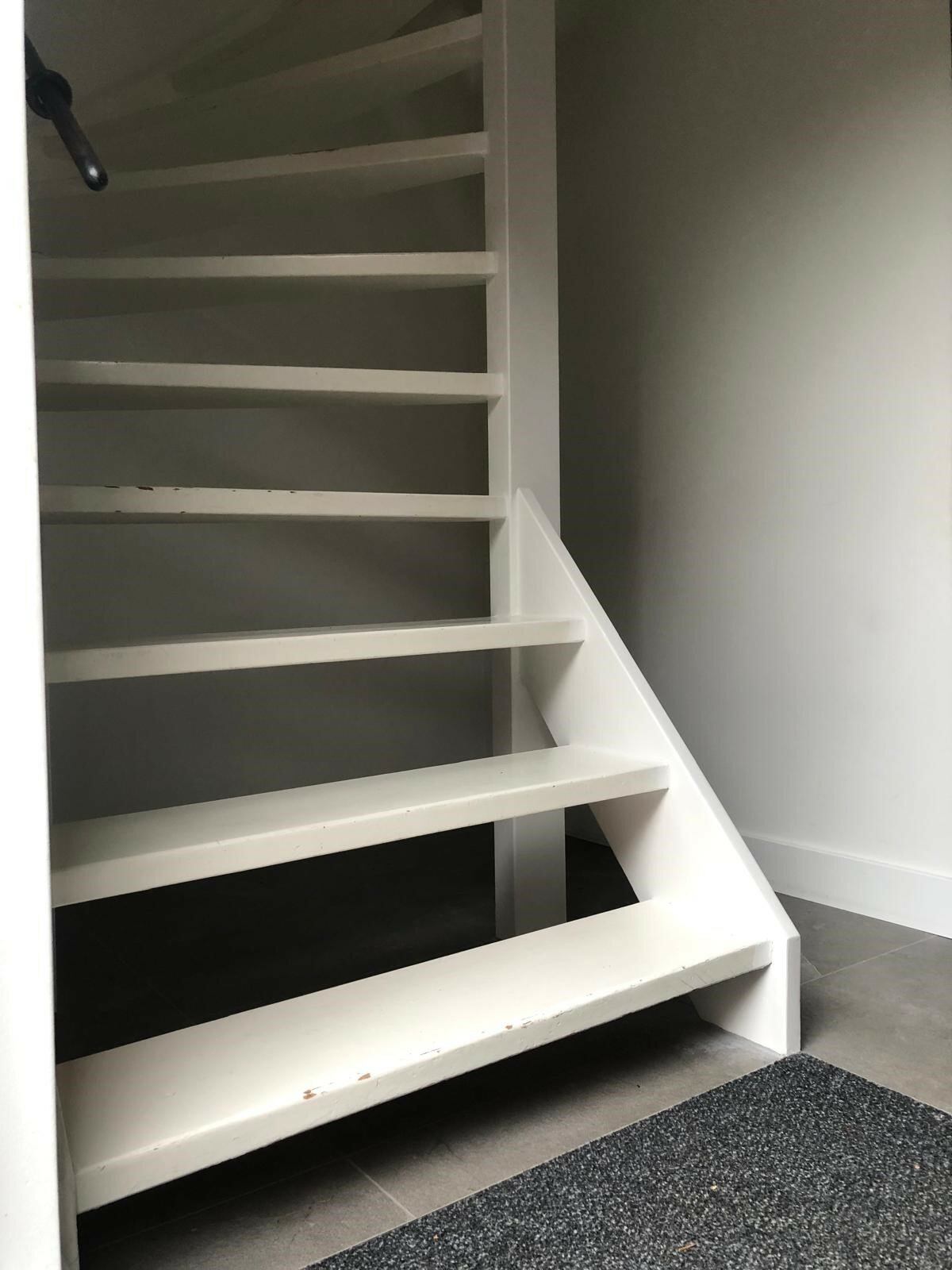 Vurenhouten open trap wordt eiken Z-trap door traprenovatie Waalwijk Kaatsheuvel Sprang-Capelle.jpg