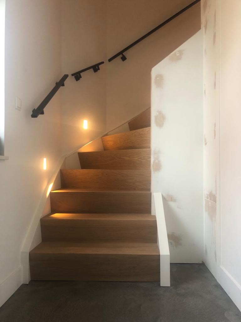 Vuren trap wordt eiken Z-trap met dichte balustrade Den Bosch.jpg