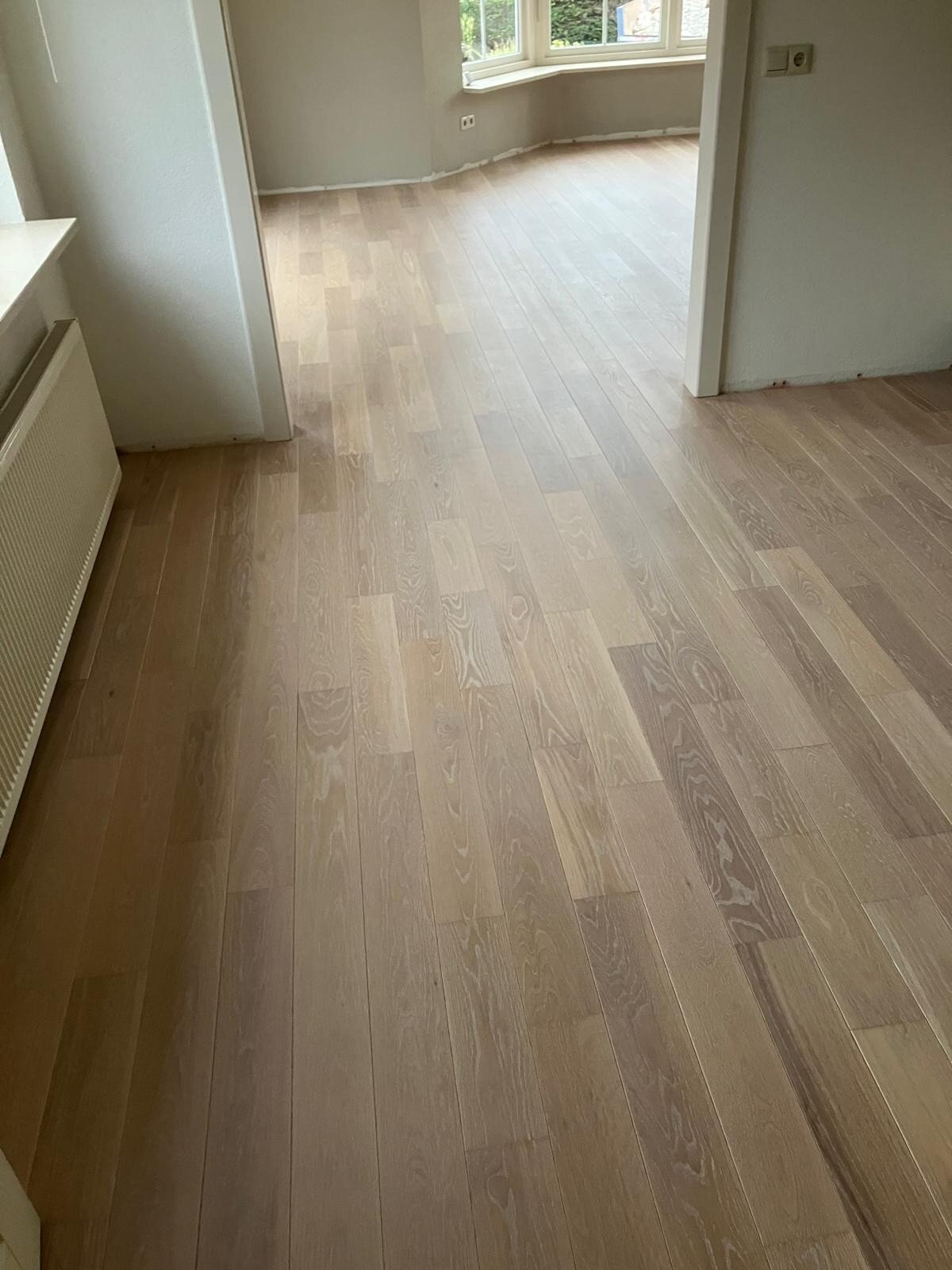 Schuren en oliën van eikenhouten vloer, van vergeeld naar mooi mat, lichte olie, Waalwijk, Zaltbommel.jpg