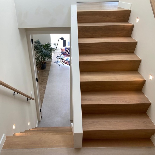 Eiken Z-trap door traprenovatie in Engelen, Drunen, Vlijmen, Rosmalen, Waalwijk.JPG