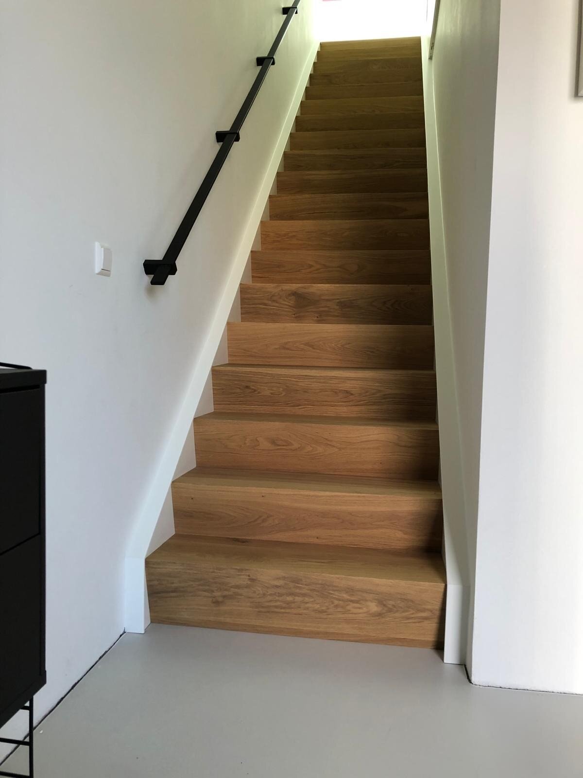 Eiken Z-trap renovatie overzettreden gietvloer en bloktrap van eiken nieuwbouwwoning Utrecht.jpg