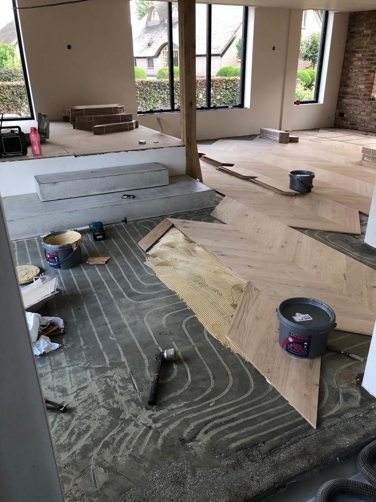 Nieuwe vloer leggen Hongaarse Punt eiken visgraat vloer Zaltbommel.jpg