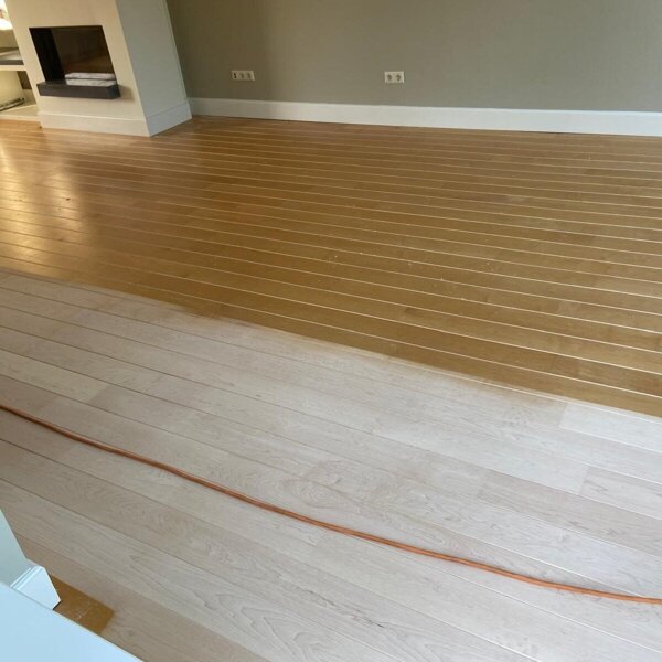 essenhouten vloer schuren en lichter maken wit oliën whitewashen Tilburg.jpg