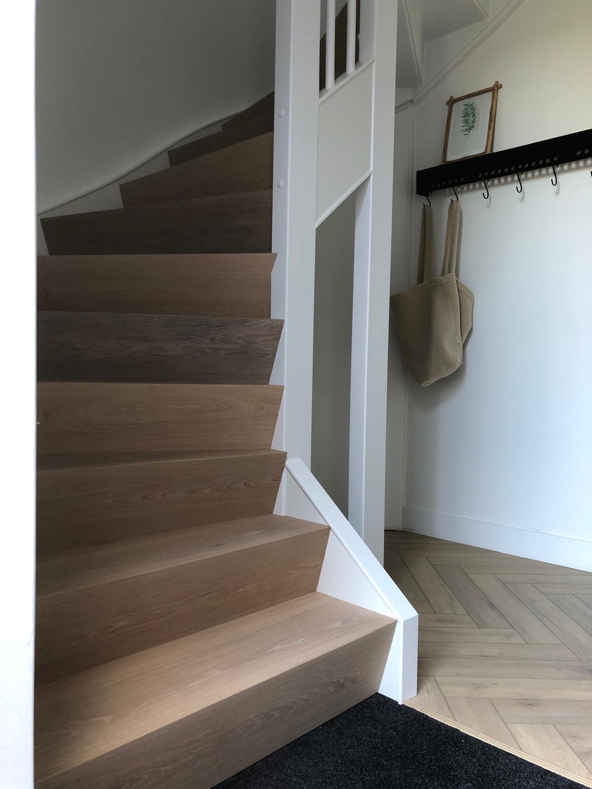 Eiken Z-traprenovatie, bloktrap, ztrap, uniek design Breda.JPG