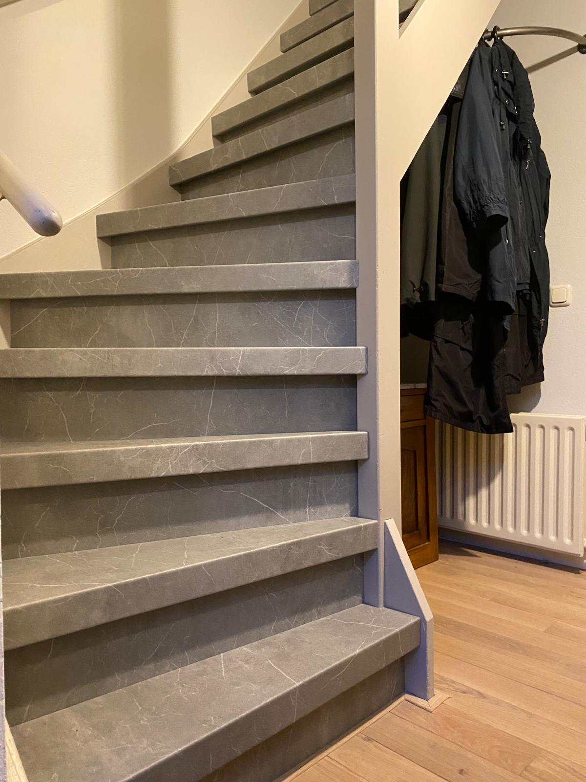 Marmerlook traprenovatie met houten vloer in Zaltbommel, Den Bosch, 's-Hertogenbosch.JPG