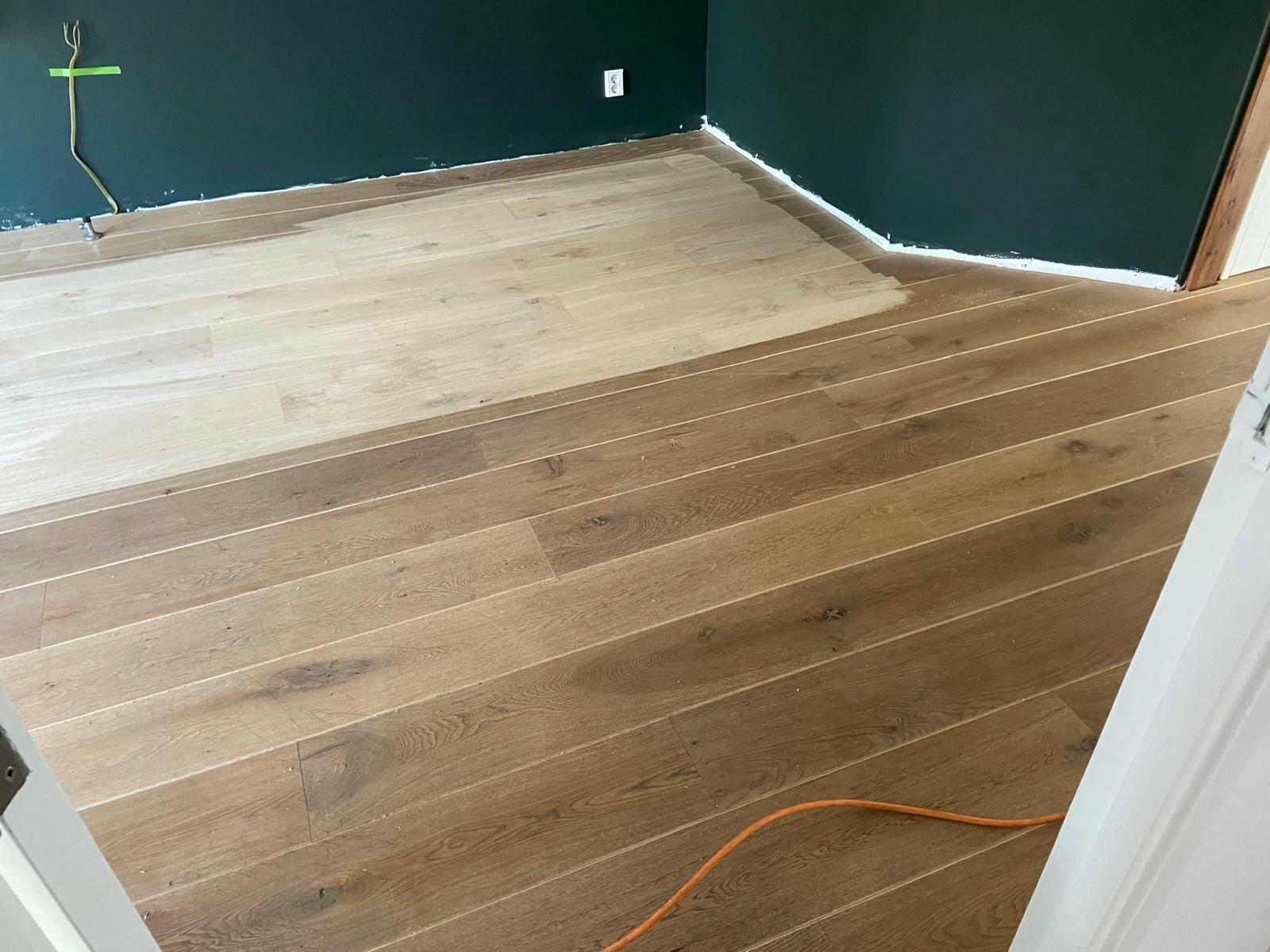 Vergeeld eiken vloer schuren en in lichte kleur oliën onbehandelde look Waalwijk Elshout Kaatsheuvel.jpg